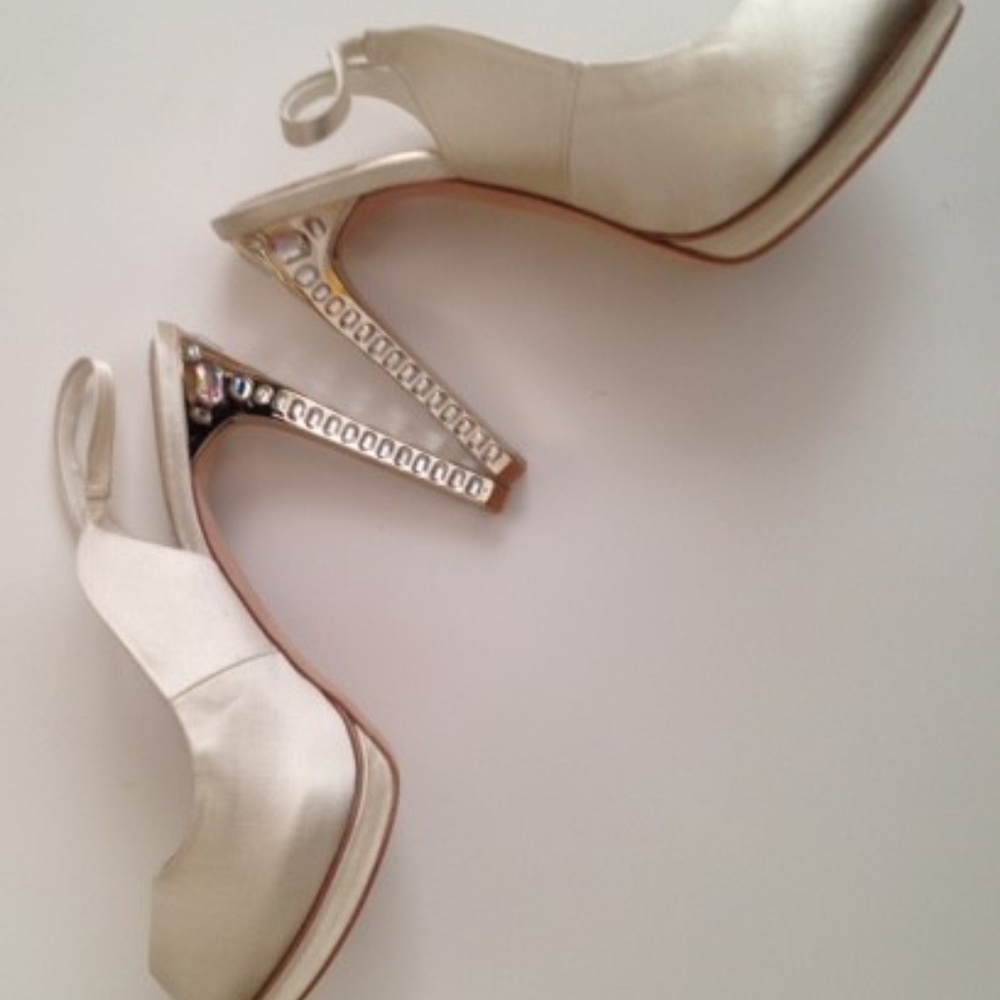BCBG Off-White Satin Peep Toe Studded Stiletto 10M